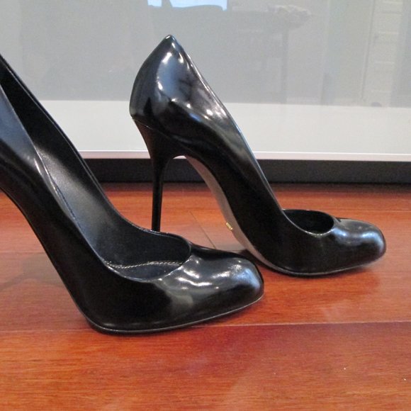 *SOLD* Sergio Rossi Patent Leather Rounded Toe Pumps - Picture 4 of 10